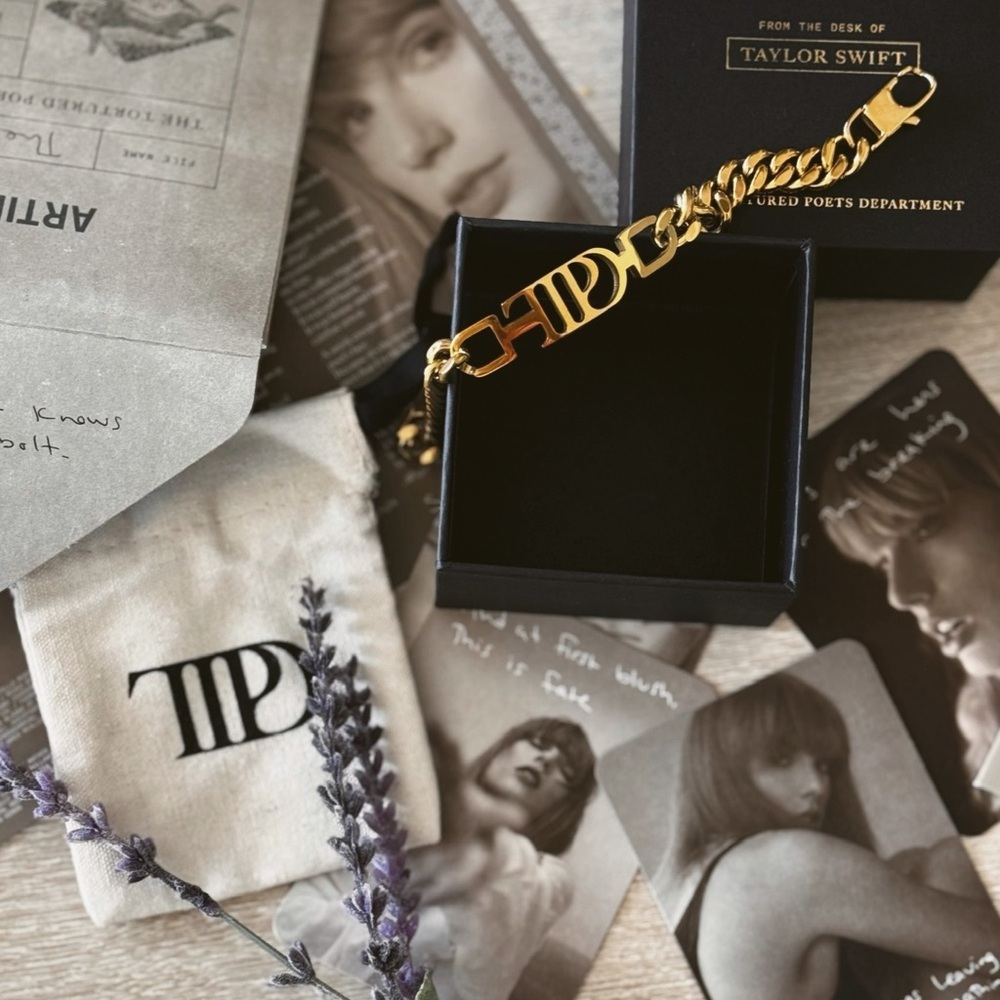 Taylor Swift Gold TTPD Bracelet
The Tortured Poets Department Small - Picture 7 of 10